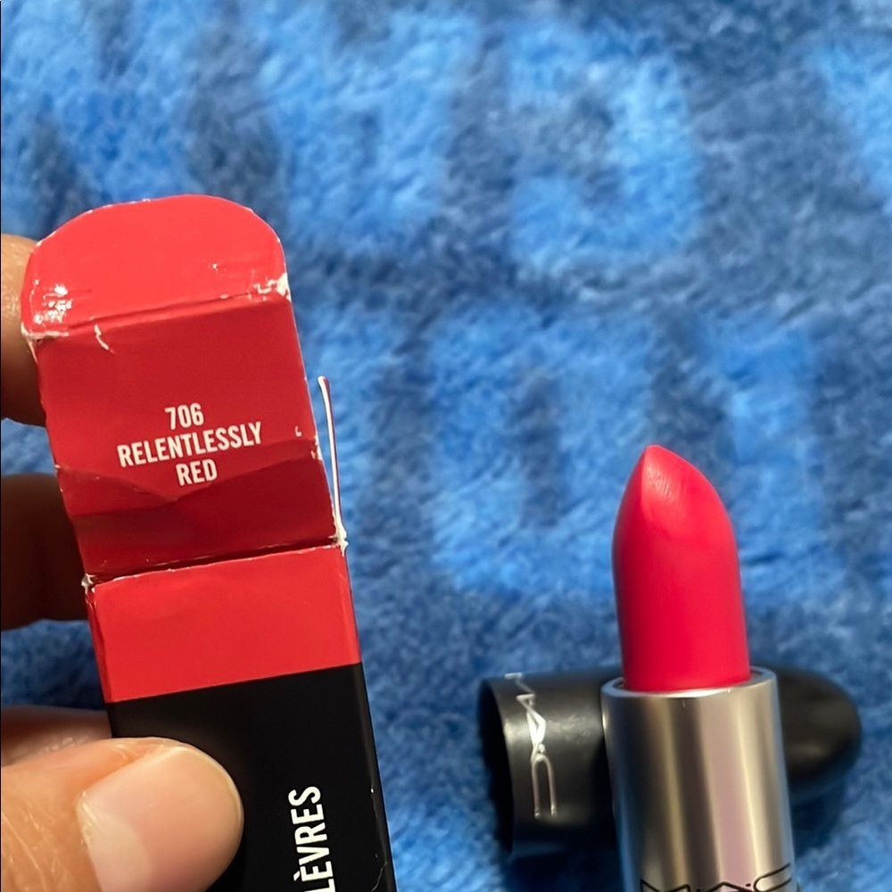 MAC Cosmetics Red Lipstick Vibrant Satin Finish - Picture 2 of 4